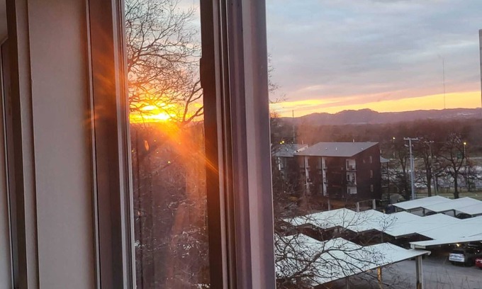 Hillsboro West End Casa | This is a great Location, amazing Sunsets. Restaurants and coffee shops .this
