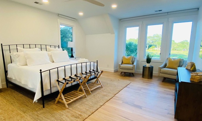 West Ashley Cabaña | This is a large and very private, newly built carriage house with Marsh Views!