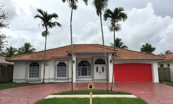 Tamiami Casa | This is a private Home, 4 Bedrooms, 3 Bathrooms Sleeps 8