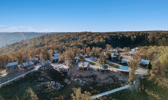 South Pittsburg Cabina | This is IT Cabin with a hot tub, fire pit, & indoor pool!