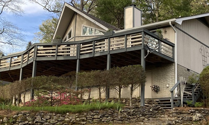 Dillard Casa | This is it! Your Peaceful and Relaxing Getaway in Sky Valley Golf Resort.