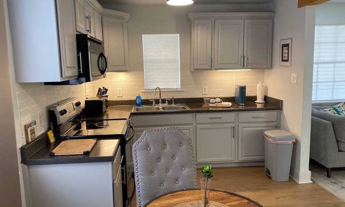 Chalmette Casa | This is our Charming 2 bedroom cottage near French quarter. 15 minutes ride.