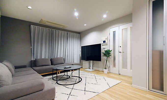 Okubo Casa | This luxury residence is located in Shin-Okubo, Shinjuku-ku. Accommodates up to 8 people. The home has a full set kitchen and spacious living room.