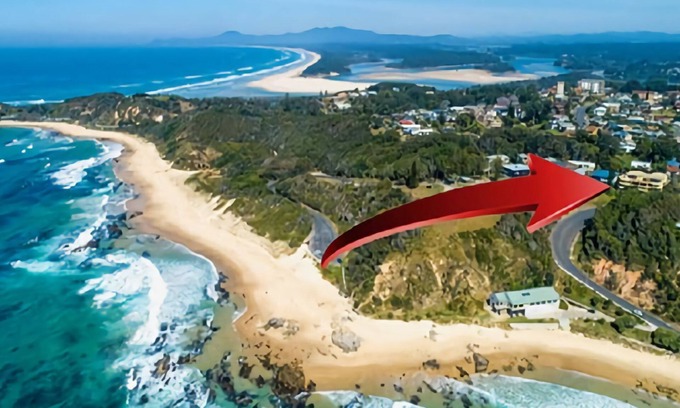 Nambucca Heads Apartamento | This modern home boasts some of the most stunning views of the coastline in Nambucca Heads.