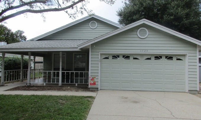 Mount Dora Casa | ¡Esta casa de Mt Dora está lista para ti! Chimenea / Porche delantero / Internet