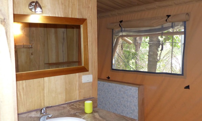 Sámara Cabina | Este lodge natural se encuentra a 6 minutos a pie de la playa. Situado en Sámara Costa R