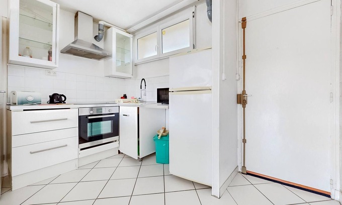Limoges Apartamento | This practical and light-flooded holiday apartment welcomes you to the centre of Limoges.
