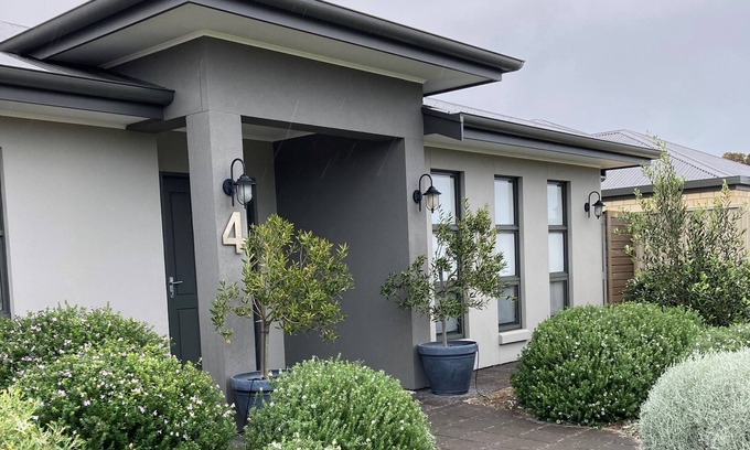 Waterhouse Casa | OCEANS & OLIVES- 4 Kelham Drive, Robe SA 5276