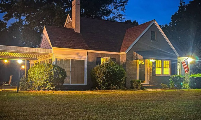 Bamberg County Casa | This quaint & charming home is located in the town of Denmark, South Carolina!