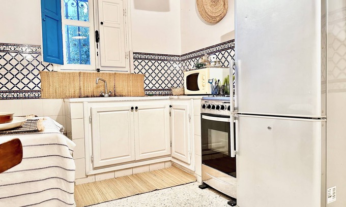 Sidi Bou Said Apartamento | This space offers a perfect blend of traditional Tunisian charm and comfort.