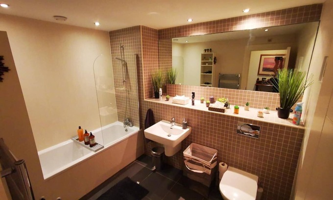 Ormeau Apartamento | This stylish place to stay is perfect for families with a huge living space and big bedrooms