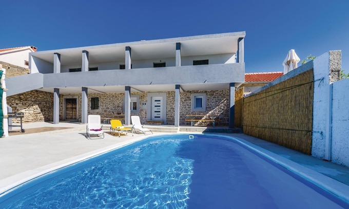 Velim Casa | Alojamiento de 3 habitaciones en Nadin