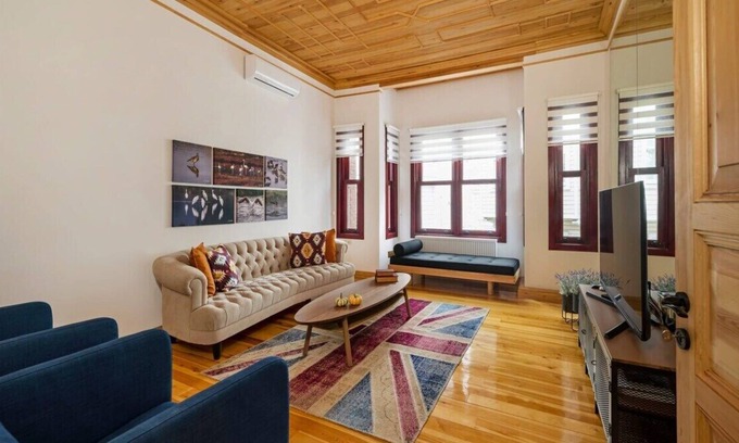 Bebek Casa | Newly Renovated Lavish Historic 6BR House! #102