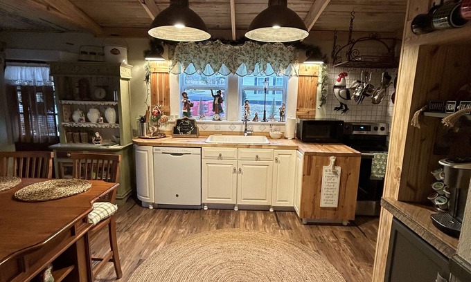 Liberty Cabaña | This unique Country Cottage is located close to Clemson, Easley & Greenville.