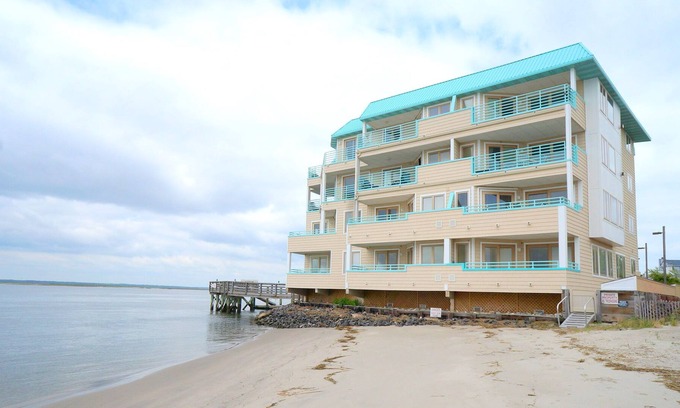 Dennisville Condominio | This unit has the best of all worlds that Sea Isle City has to offer