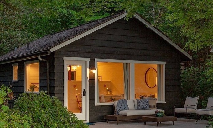 Suquamish Cabaña | This waterfront estate on Bainbridge Island blends luxury with nature’s beauty