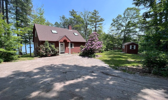 Harpswell Casa | This waterfront Cundy's Harbor classic is the perfect spot for family and friends.