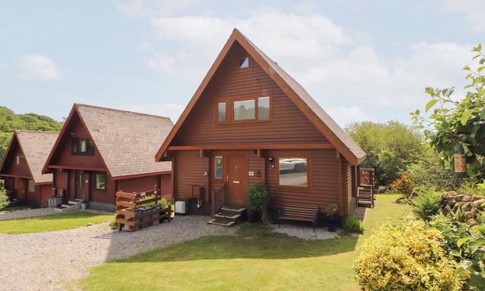 Sandyhills Cabaña | THISTLE DUBH ("DOO"), pet friendly, with a garden in Sandyhills