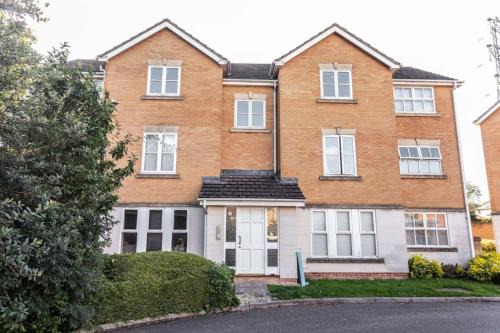 Swindon Apartamento | Thorley Apartment in North Swindon, Sleeps 4 in 2 bedrooms, Long Stay Disc, Parking