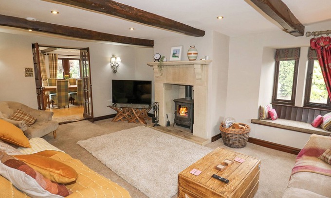 Emley Cabaña | THORNCLIFFE LANE GUEST HOUSE, pet friendly, with open fire in Emley