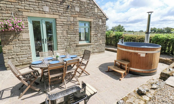 North Bitchburn Cabaña | THORNFIELD, pet friendly, character holiday cottage in Evenwood