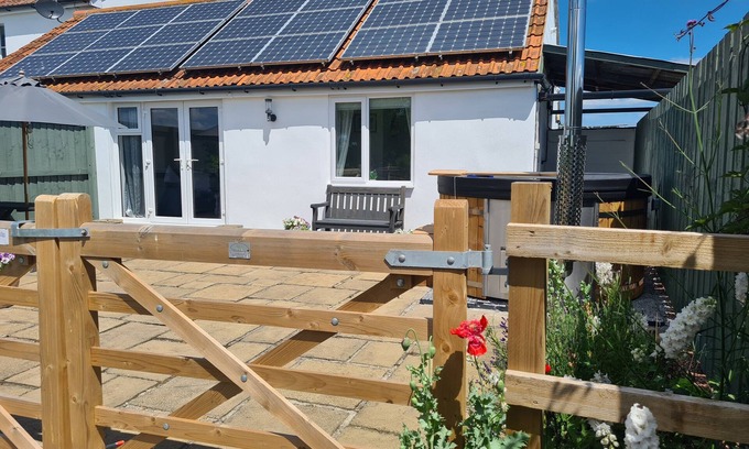Muchelney Cabaña | THORNHILLS COTTAGE, with hot tub in Middlezoy