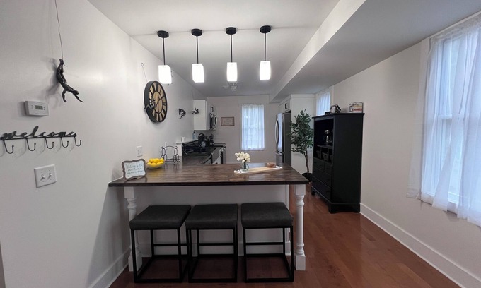 Dryden Apartamento | Thoughtfully Restored Historic Bldg, Main St, Wilton, ME — ATV accessible
