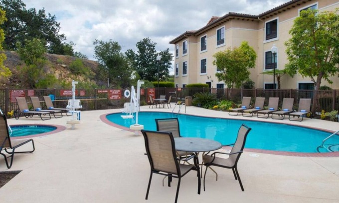 Thousand Oaks Casa | Thousand Oaks Lodging for Day Hikers! Comfortable Unit with Private Kitchenette!