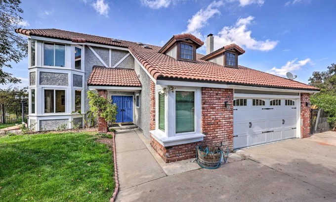 Thousand Oaks Casa | Thousand Oaks Retreat with Stunning Backyard!