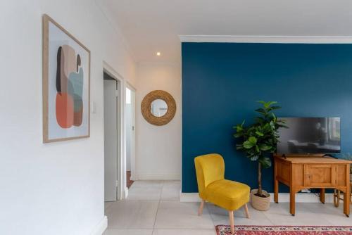 Three Anchor Bay Apartamento | Three Anchor Bay 2BR Near Beach Cafes & Promenade