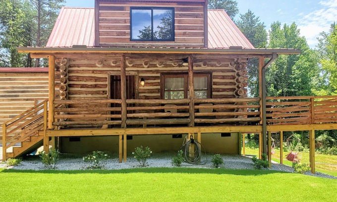 Pickens Cabina | Three Bears Cabin - Unique Four Bedroom Luxury Cabin with Hot Tub!