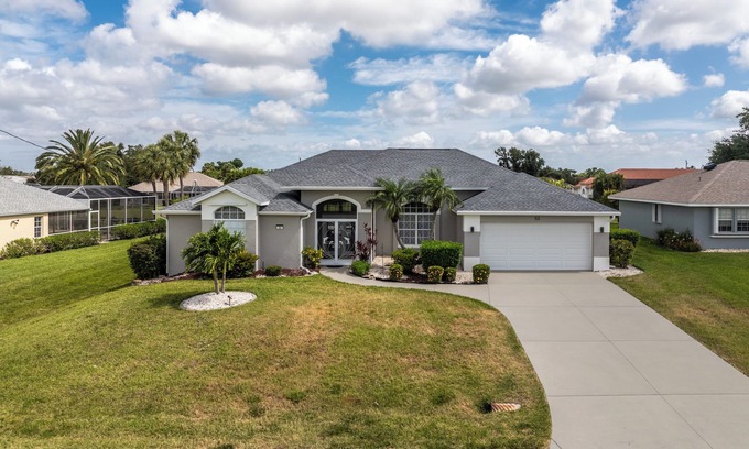 Broadmoor Casa | Three bedroom, 2 bathroom Pool home overlooking a canal in Rotonda West.