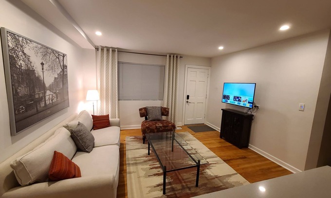 Mount Prospect Apartamento | Three bedroom apartment in very convenient location!