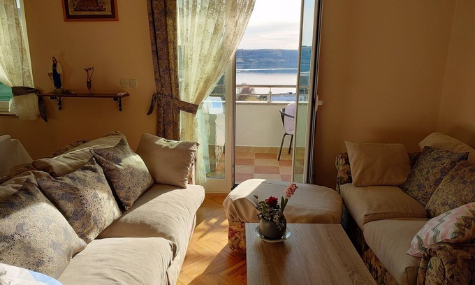 Rtina Apartamento | Apartamento de tres habitaciones con terraza y vista al mar Rtina - Miocici, Zadar (A-22001-a)