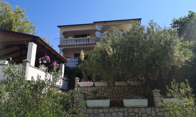 Lopar Apartamento | Apartamento de tres habitaciones con un balcon Lopar, Rab (A-18896-a)