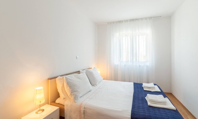 Lopar Apartamento | Apartamento de tres habitaciones con balcón y vista al mar Lopar, Rab (A-14070-d)