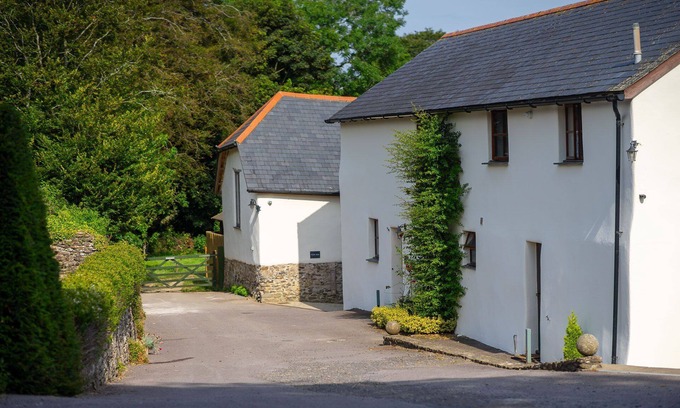 Stoke Rivers Apartamento | Three bedroom countryside cottage with hot tub, close to North Devon coast.