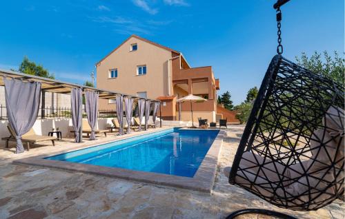 Krusevo Casa | Three-Bedroom Holiday Home In Krusevo