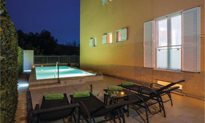 Zupa dubrovacka Casa | Three-Bedroom Holiday Home in Mlini