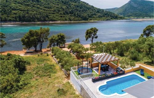 Kobas Casa | Three-Bedroom Holiday Home In Ston