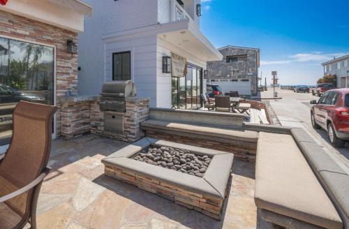 West Newport Casa | Three Bedroom Home on 36th with Indoor Outdoor Living