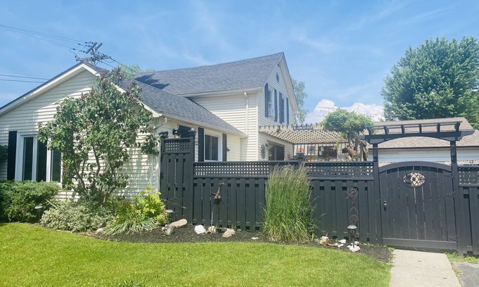 Port Dover Casa | Three bedroom house walking distance to beach and downtown Port Dover