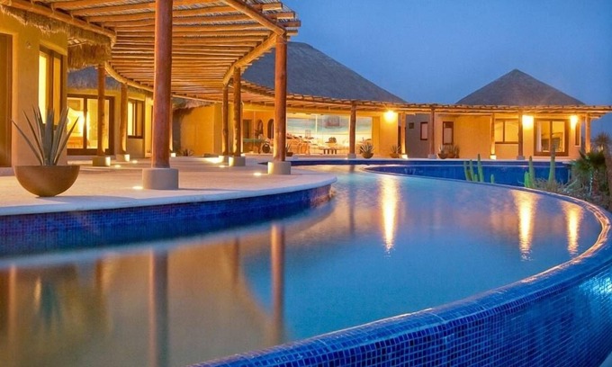 Todos Santos Casa | Lujosa casa de 3 recámaras con vista al mar con piscina olímpica climatizada