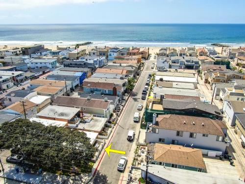 West Newport Casa | Three Bedroom Three Bath Home w Patio 1 block from beach