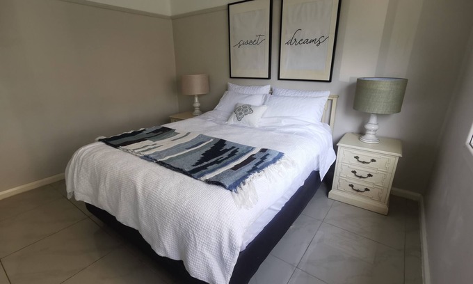 Yagoona Casa | Three bedrooms house for families centrally located in Sydney