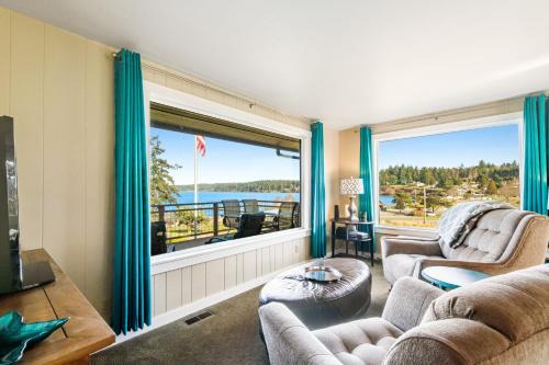 Freeland Casa | Three Eagles On Whidbey