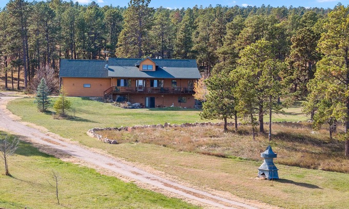 Piedmont Otro | Three generations of ranch families have homesteaded on this 40 acre property