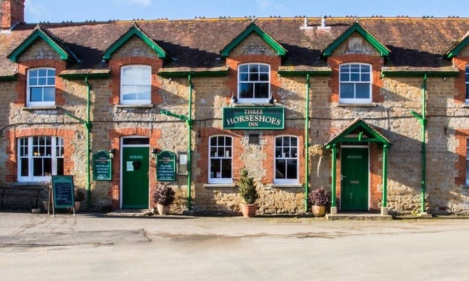 Powerstock Hotel | Three Horseshoes Inn