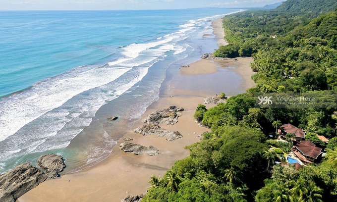 Dominical Villa | Propiedad frente al mar con 3 villas separadas y 3 piscinas separadas