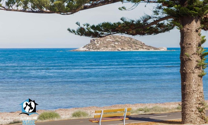 Encounter Bay Casa | Three Level Esplanade Magic with Stunning Views